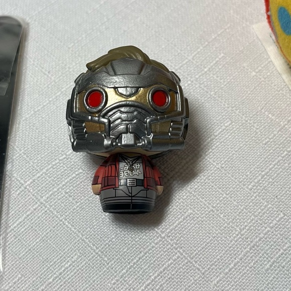 Marvel collection including Lootcrate pin, Funko Guardians Star-Lord, deadpool - Picture 6 of 8